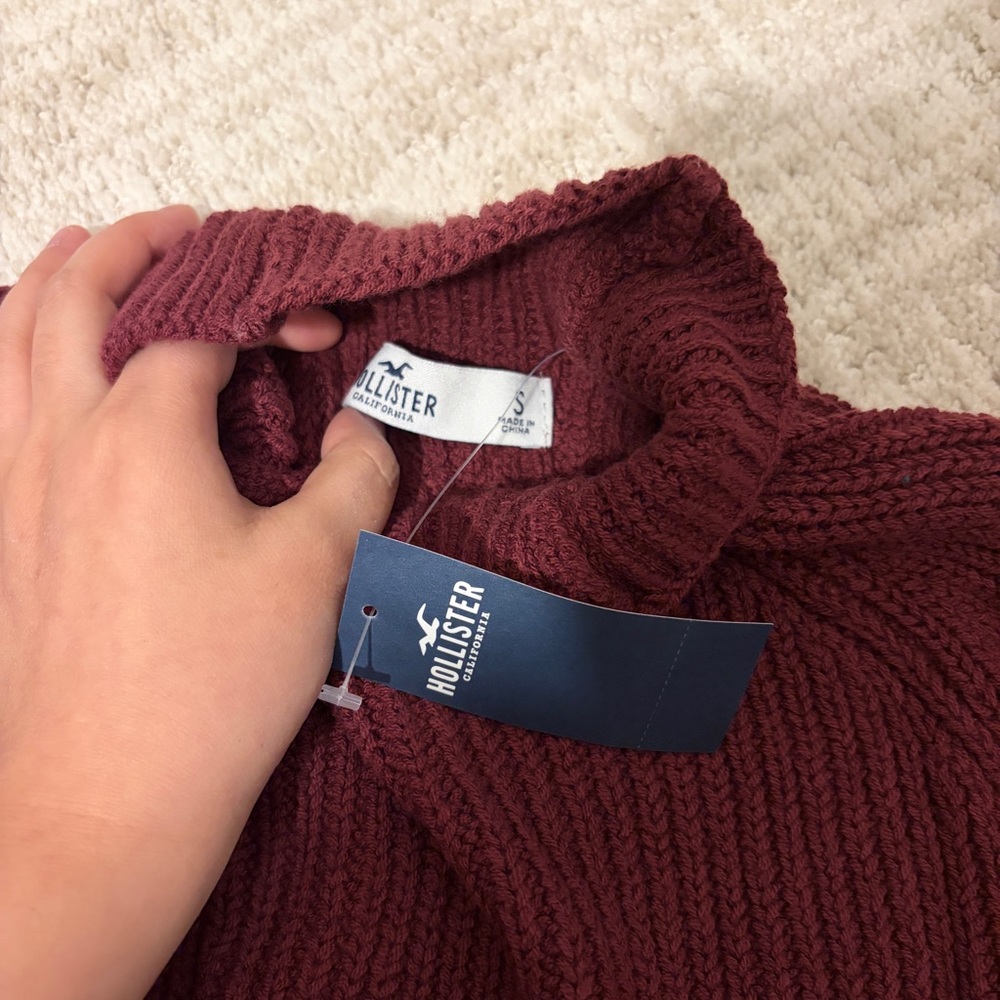 Hollister cropped mock neck Burgundy Sweater NEW - Picture 3 of 4